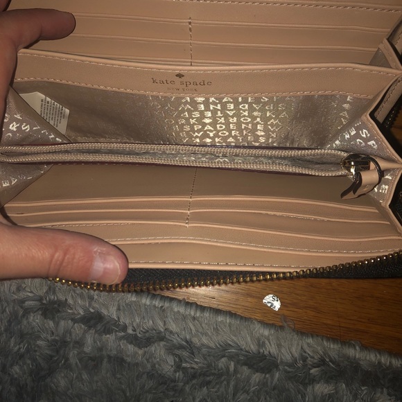 Like new Kate Spade handbag with matching wallet - Picture 6 of 13